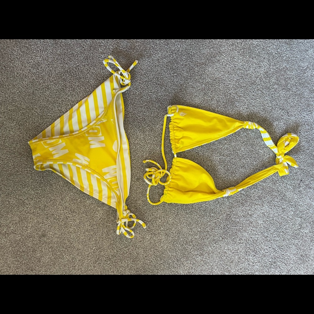Verversible Volcom bikini - Picture 3 of 3